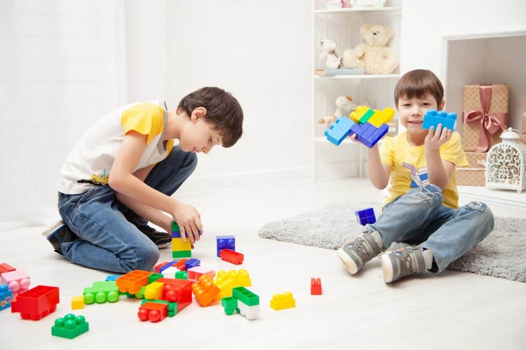 ילדים משחקים